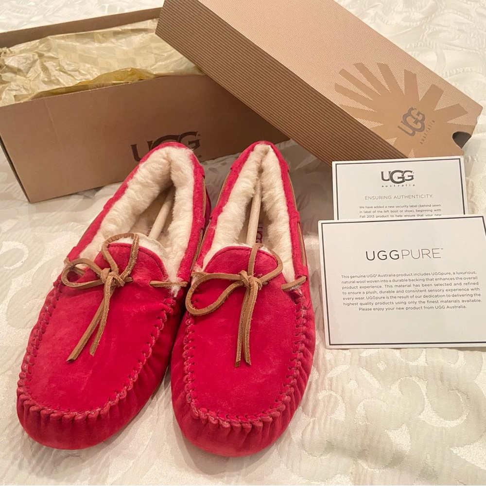 [Size 7] UGG Dakota Moccasins in RED - Lamb fur lined - 5612 W / JTRD